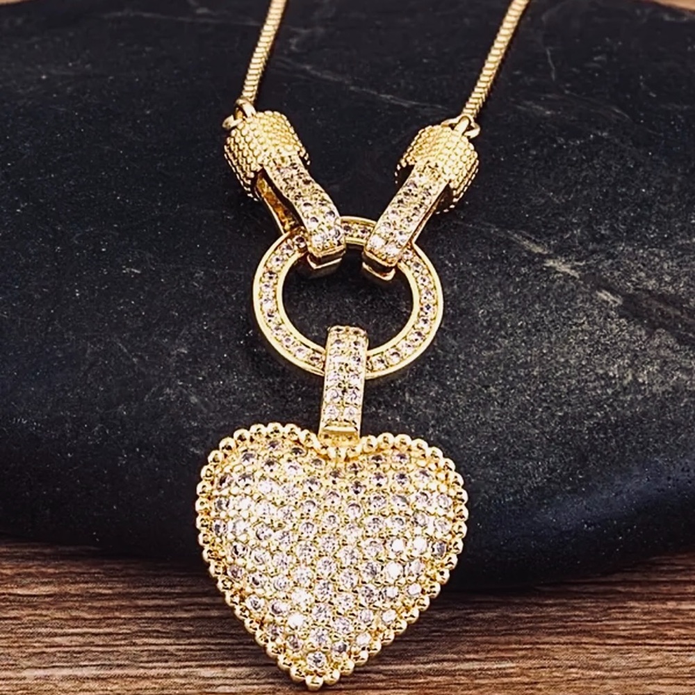 Elegant Love Heart Pendant Necklace with Whit clear Zirconia Stones -